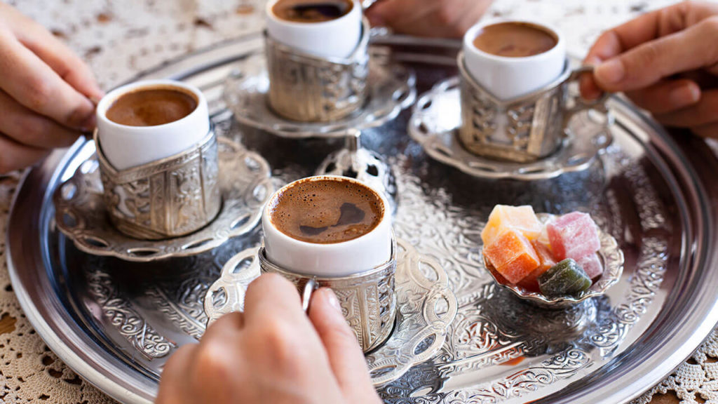 tomar un cafe en turquia con grupo sion